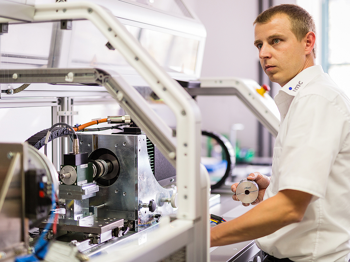 Project leader Timo Krüger preparing the second powertrain